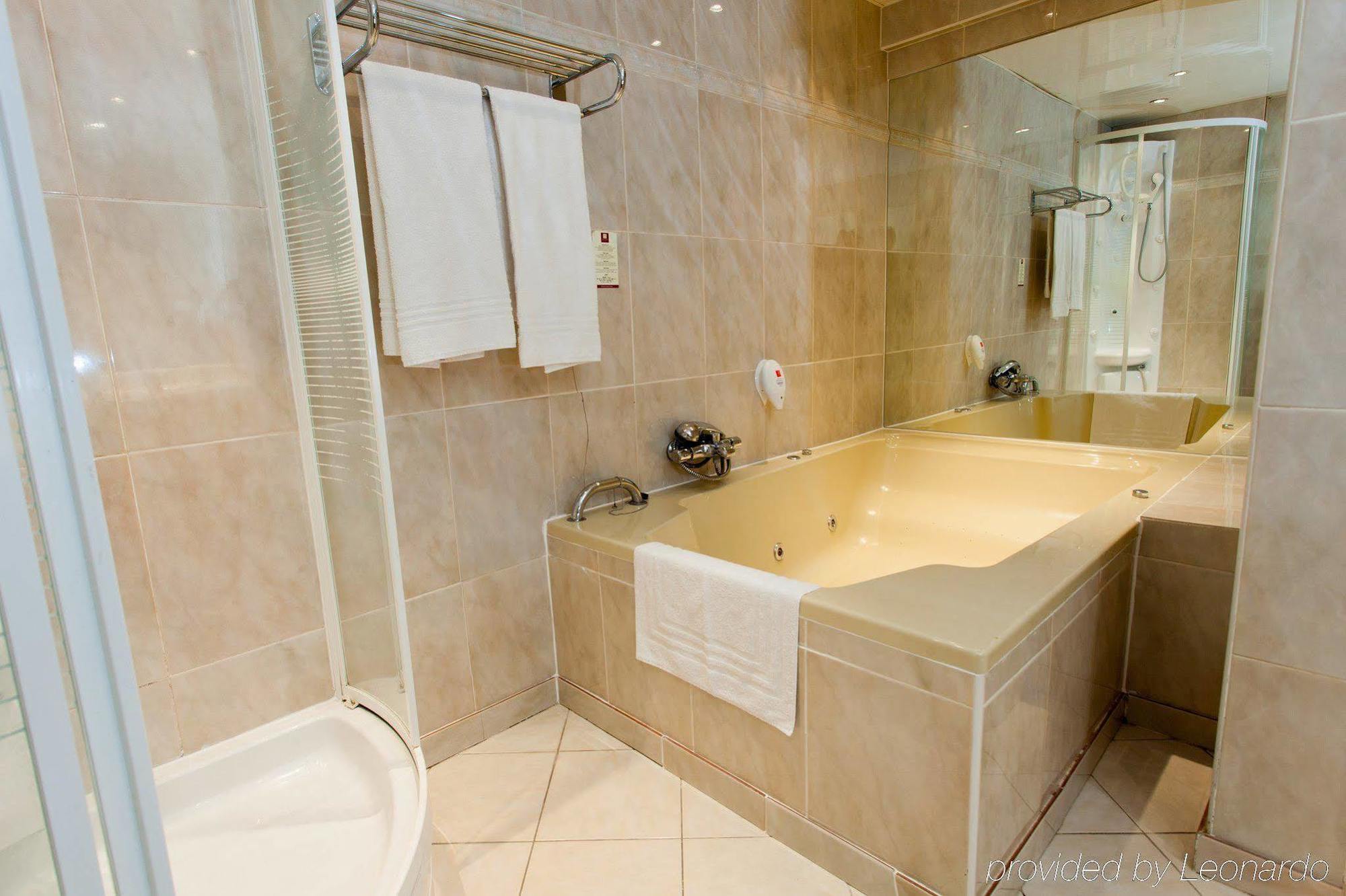 Leonardo Hotel Charleroi City Center Экстерьер фото